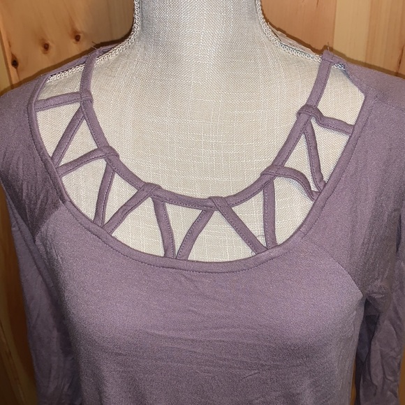 NEW! Maurices Lattice Neck 3/4 Sleeve Top - Picture 2 of 7